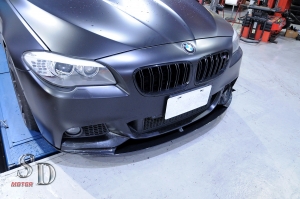 For BMW F10/F11/F18 (M-Tech前保桿用) Performance款 (3片式) 前下巴, 熱壓碳纖維